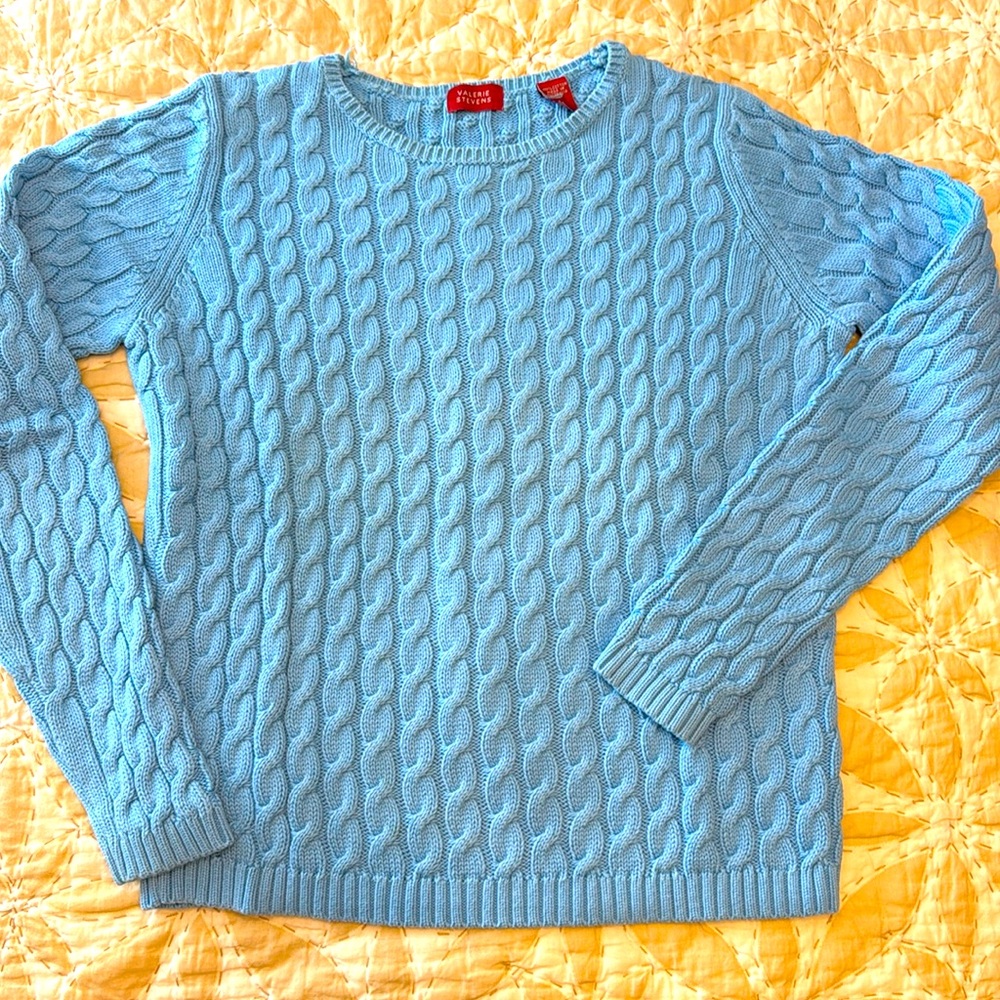 Valerie Stevens Cable Knit Sweater. EUC. Size Small